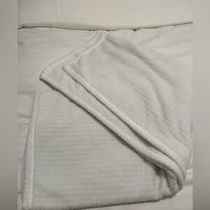 Luxurious White Home Throw